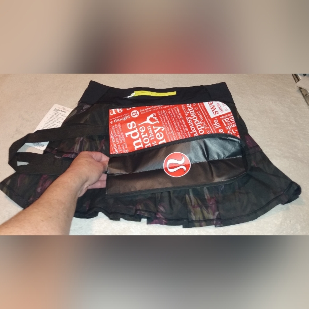 New With Tags Rare Collectors Lululemon Athletica Women's Size 6T Skirt w/Tote.